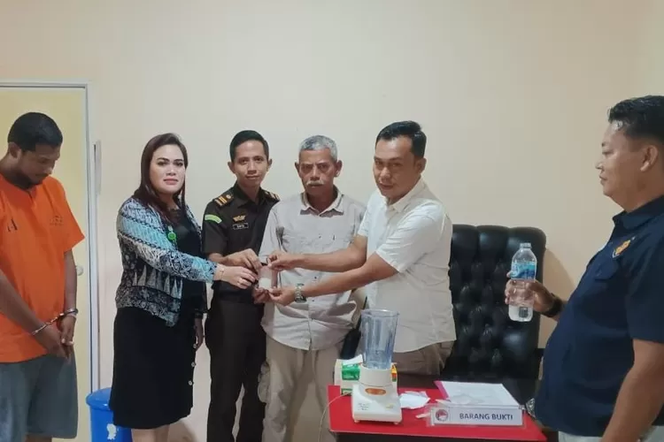 Musnahkan Barang Bukti, Polres Kampar Blender Sabu Seberat 16,68 Gram